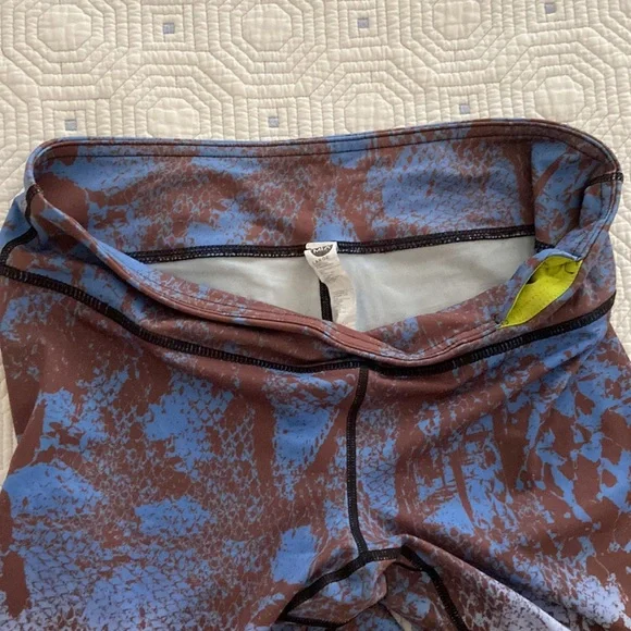 Bundle-VM/MV leggings & bra. Leggings size L, No tag, top size medium. Like new - Picture 7 of 10